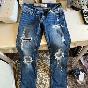 Brand new with tags, medium wash ripped skinny jeans